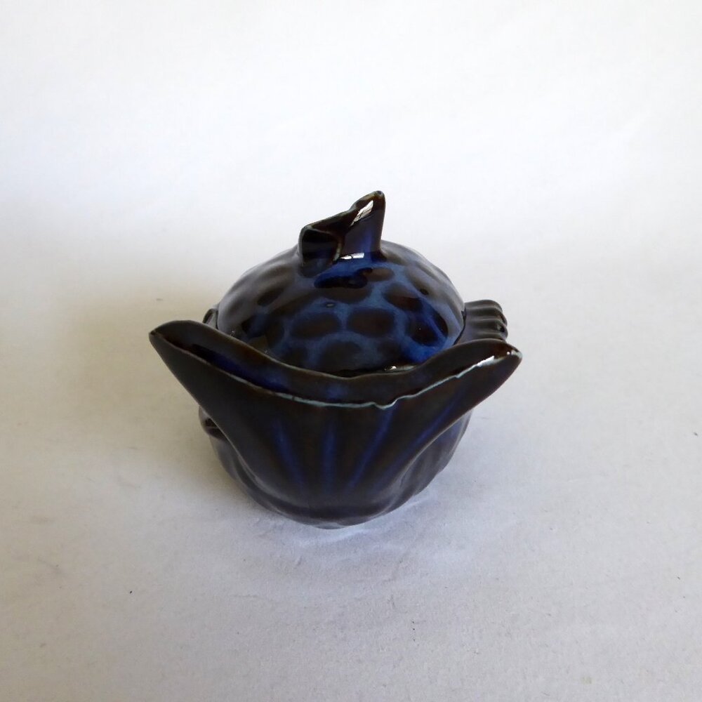 VINTAGE JAPAN JAPANESE HAND CRAFTED BLUE CERAMIC LIDDED KOI FISH SHAPED DISH - Picture 5 of 11